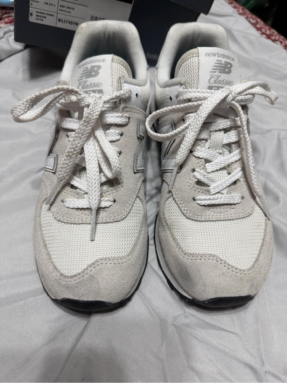 New Balance Men's Sneakers in Light Gray and White